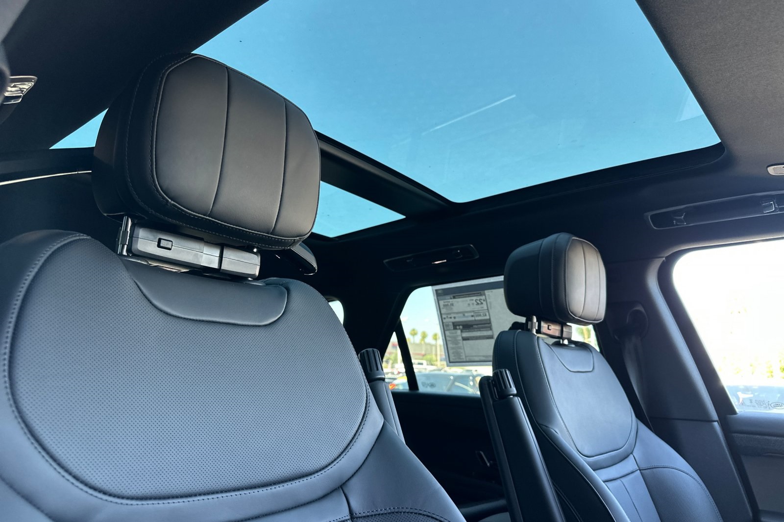 2025 Land Rover Range Rover Sport SE photo 18