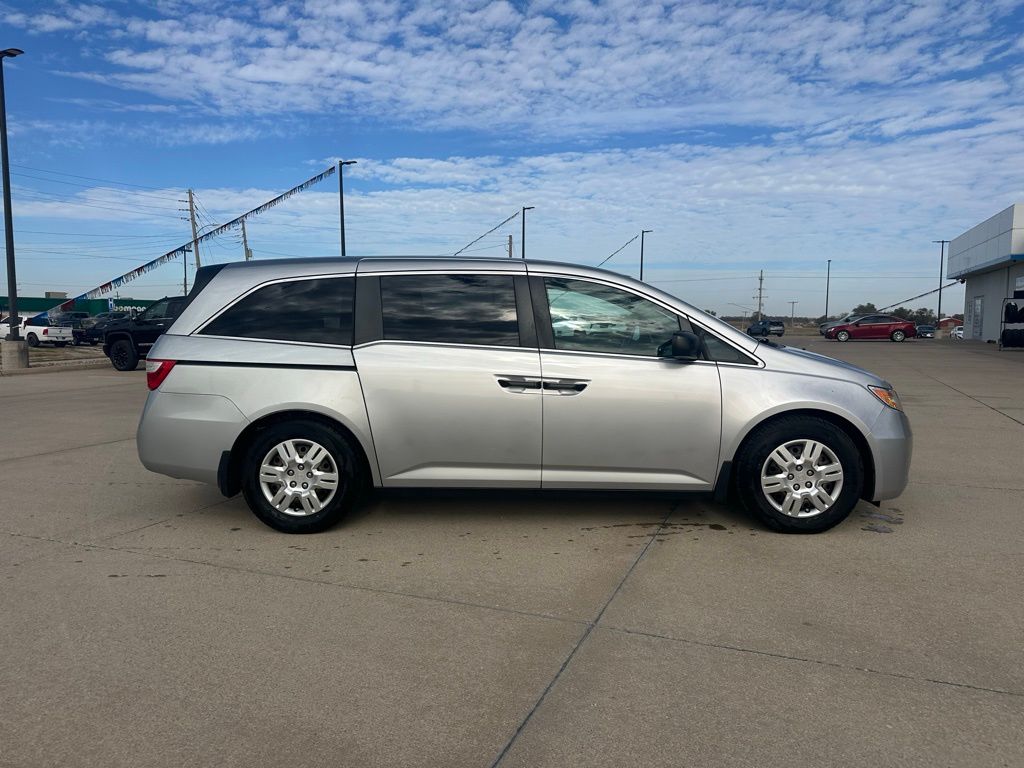 2012 Honda Odyssey LX photo 2
