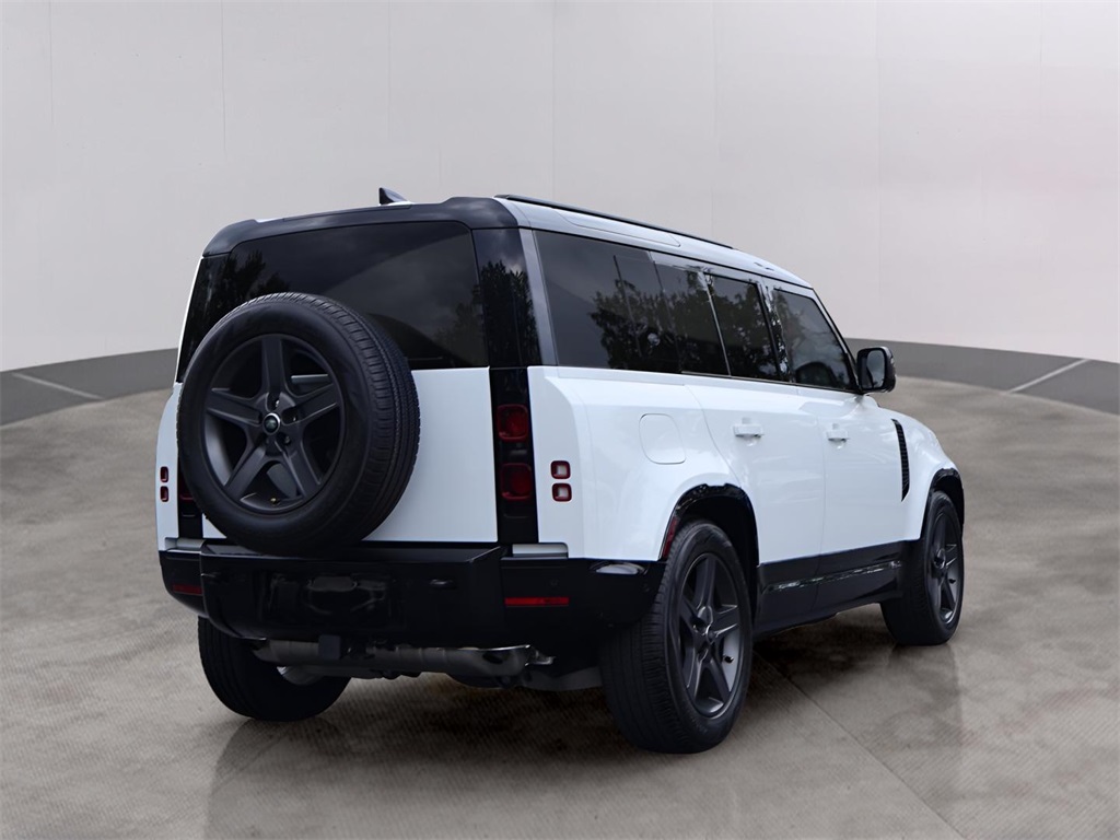 2024 Land Rover Defender 110 X-Dynamic SE photo 3