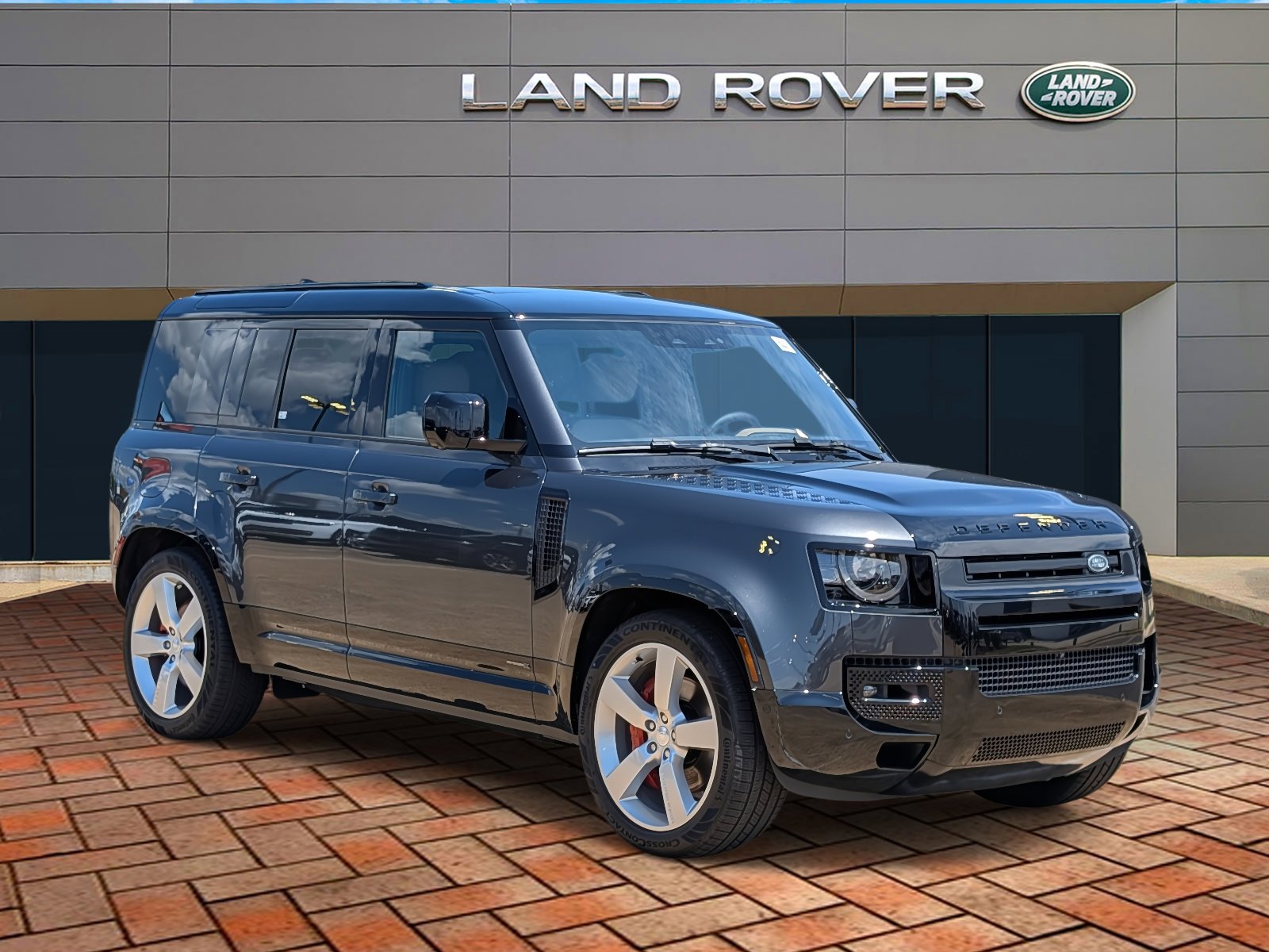 2025 Land Rover Defender 110 photo 3