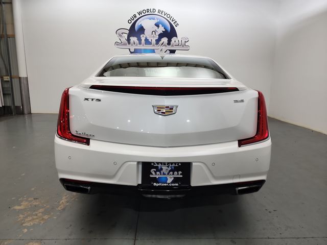 2019 Cadillac XTS Luxury photo 3