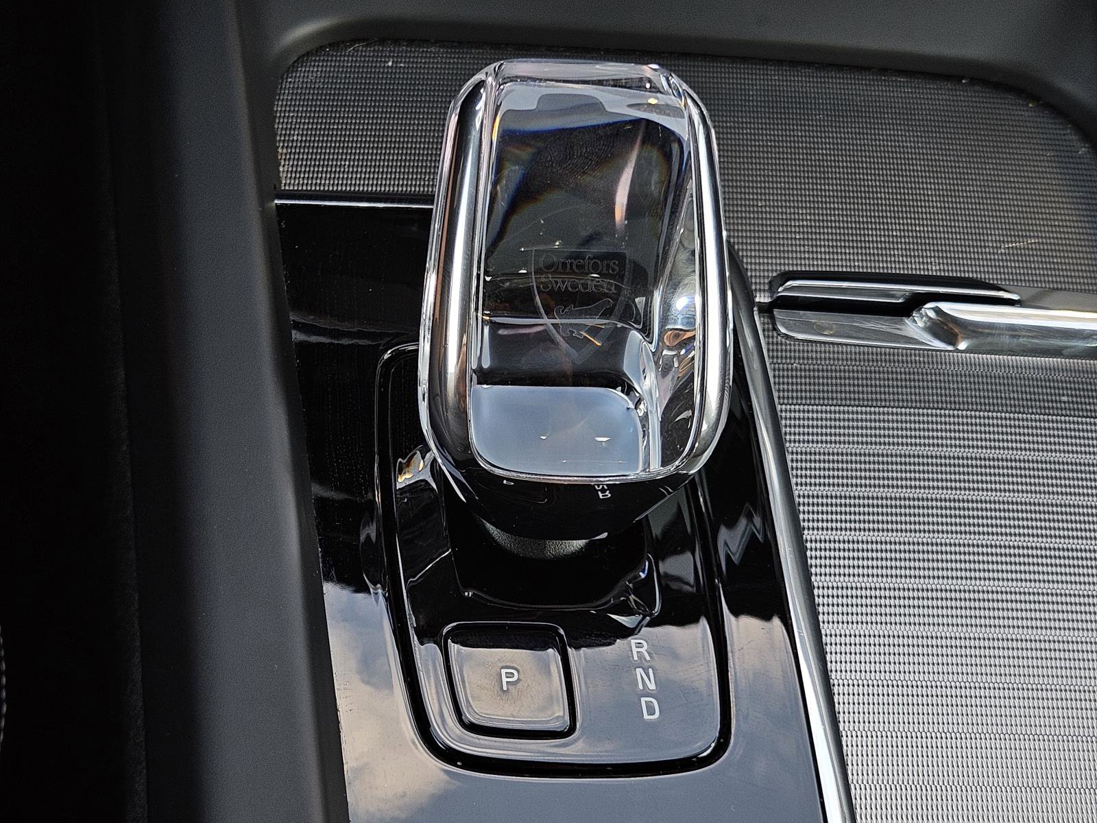 2024 Volvo S60 B5 AWD Plus Black Edition photo 17