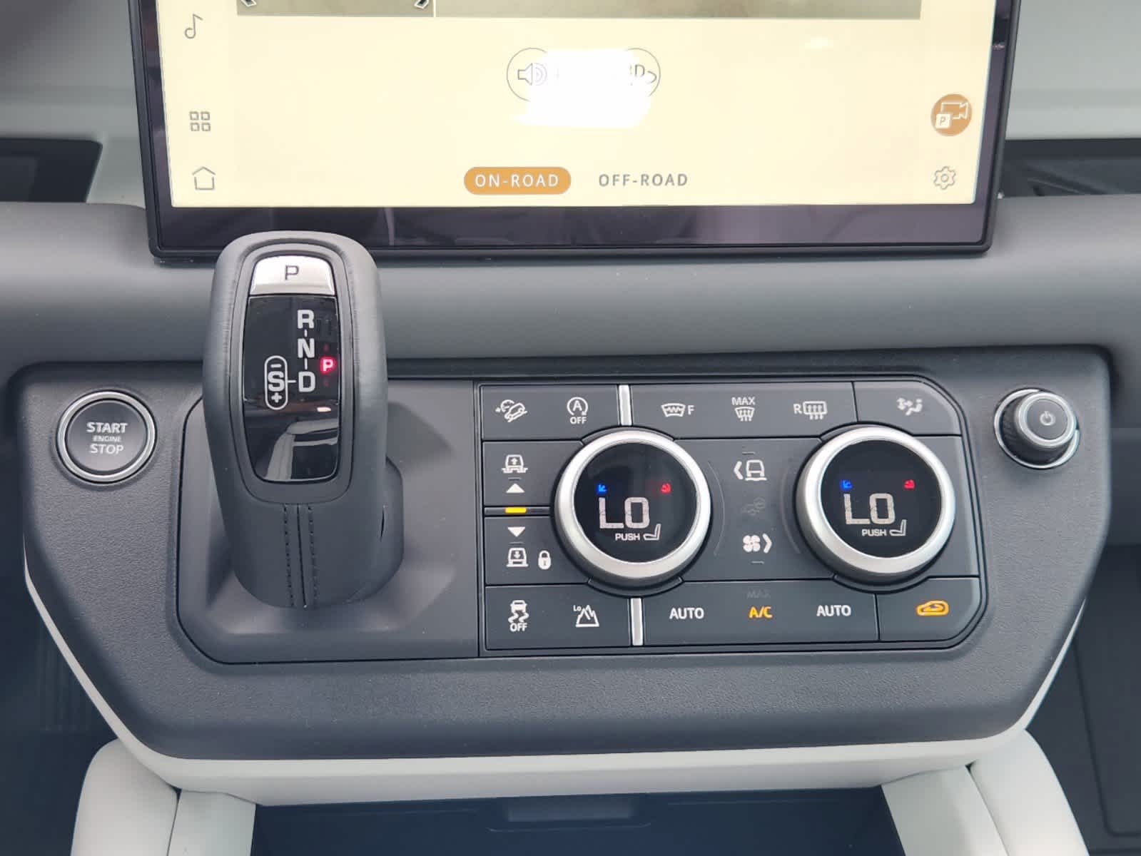 2025 Land Rover Defender 110 X-Dynamic SE photo 16