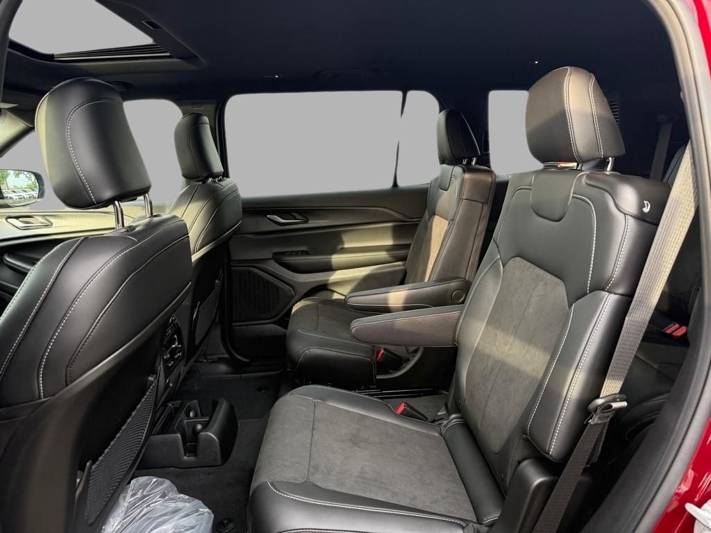 2025 Jeep Grand Cherokee Laredo Altitude photo 20
