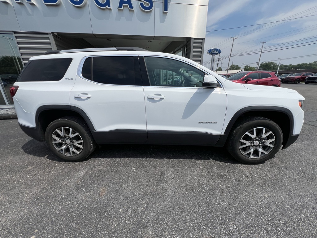 2022 Gmc Acadia SLE photo 2