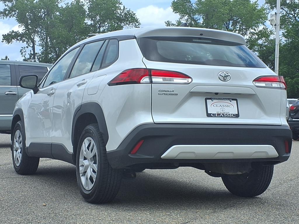 2023 Toyota Corolla Cross L photo 3