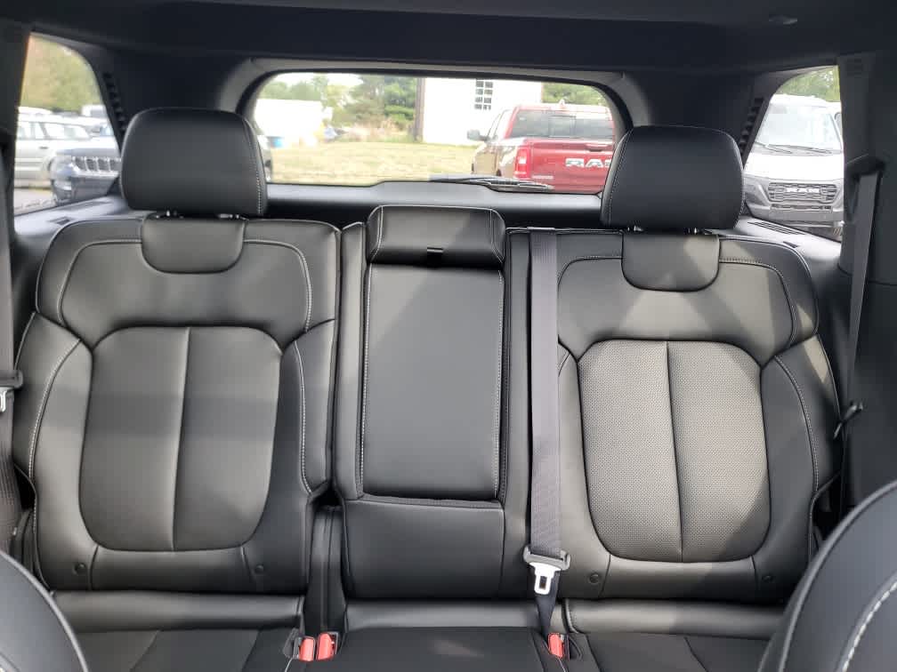 2025 Jeep Grand Cherokee Limited photo 12