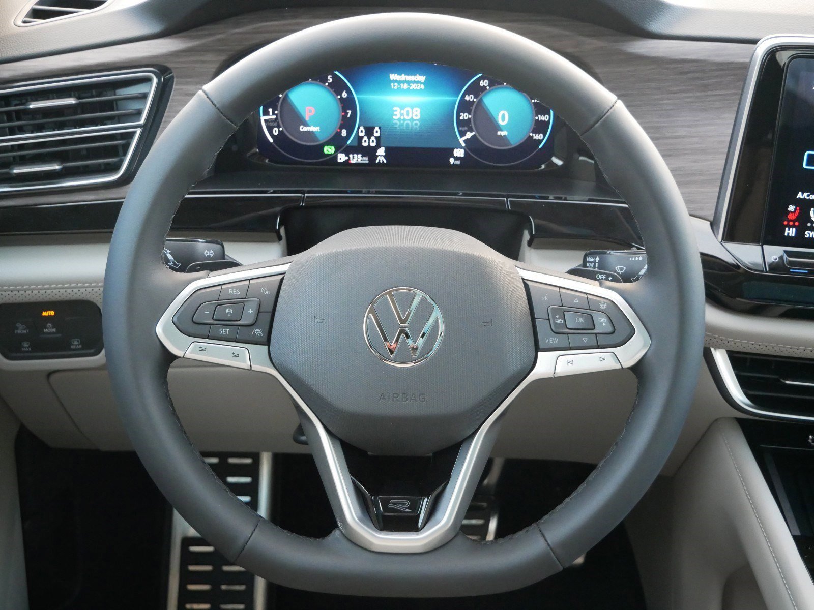 2025 Volkswagen Atlas SEL Premium R-Line photo 6