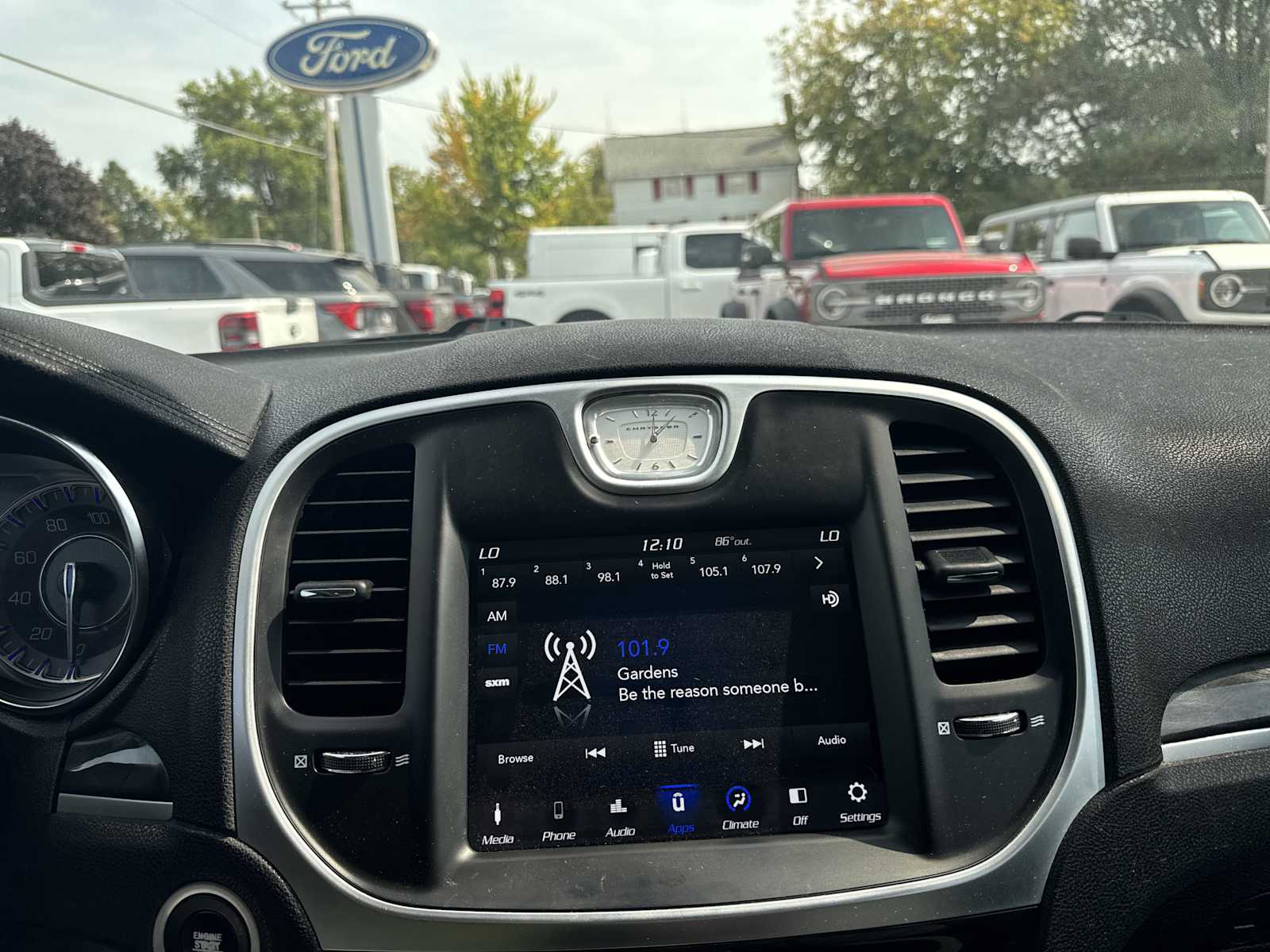 2018 Chrysler 300 Touring photo 21