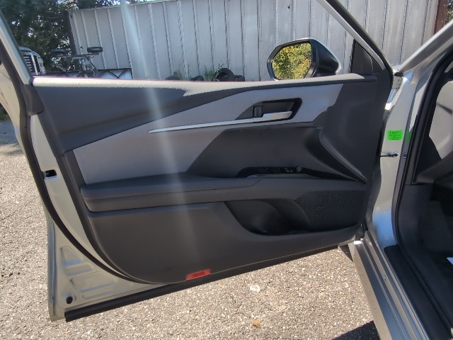 2025 Toyota Camry LE photo 13