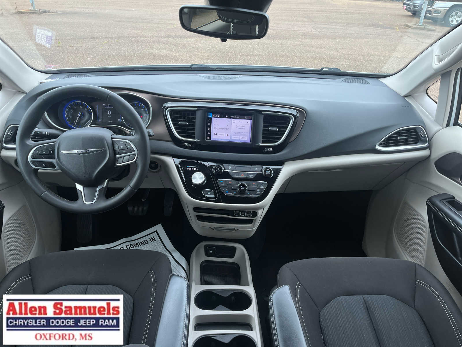 2023 Chrysler Voyager LX photo 13