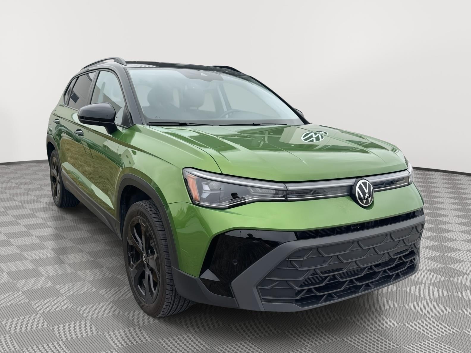 2025 Volkswagen Taos SE Black