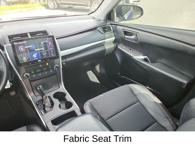 2016 Toyota Camry SE photo 12