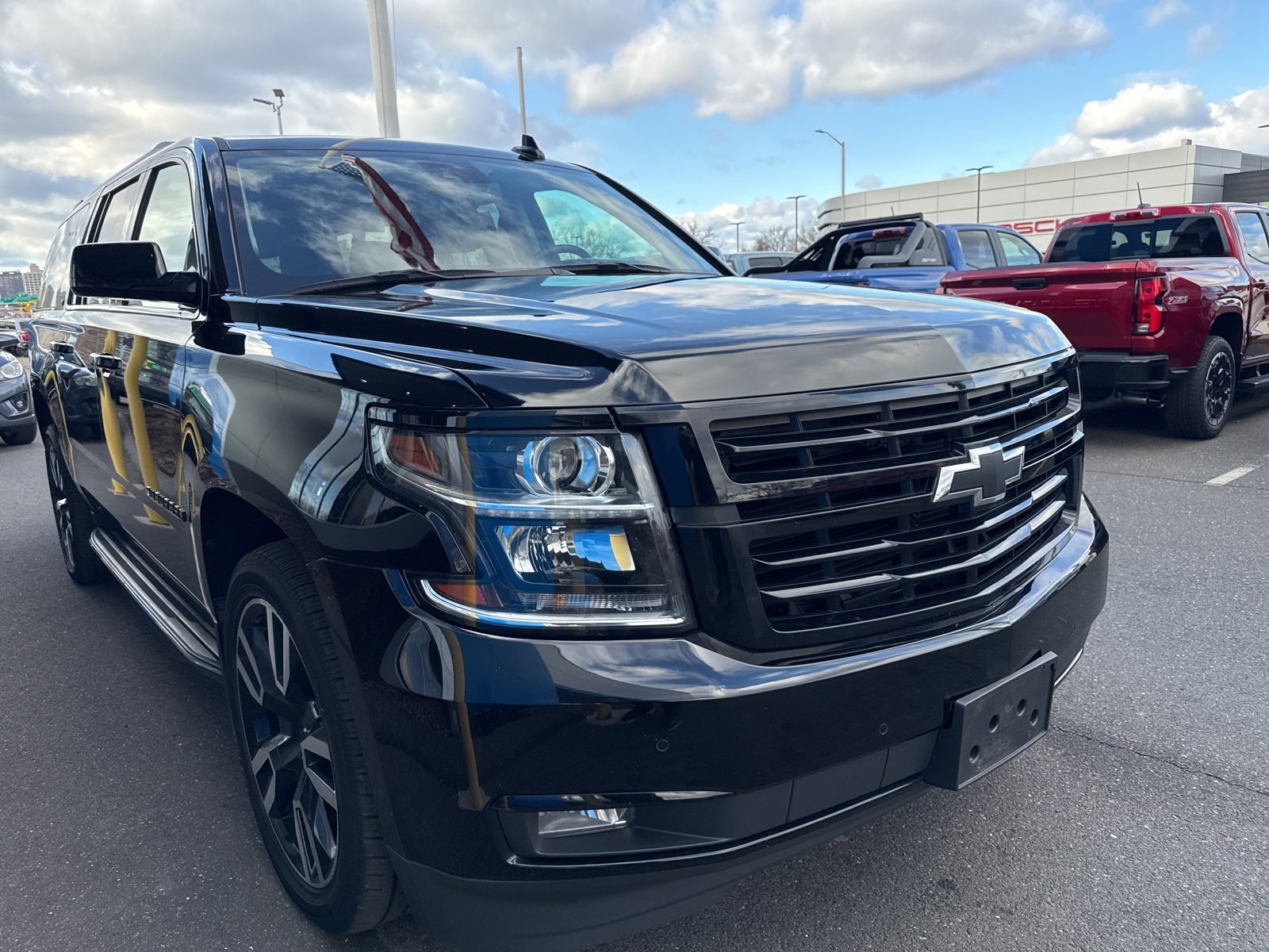2020 Chevrolet Suburban LT photo 4