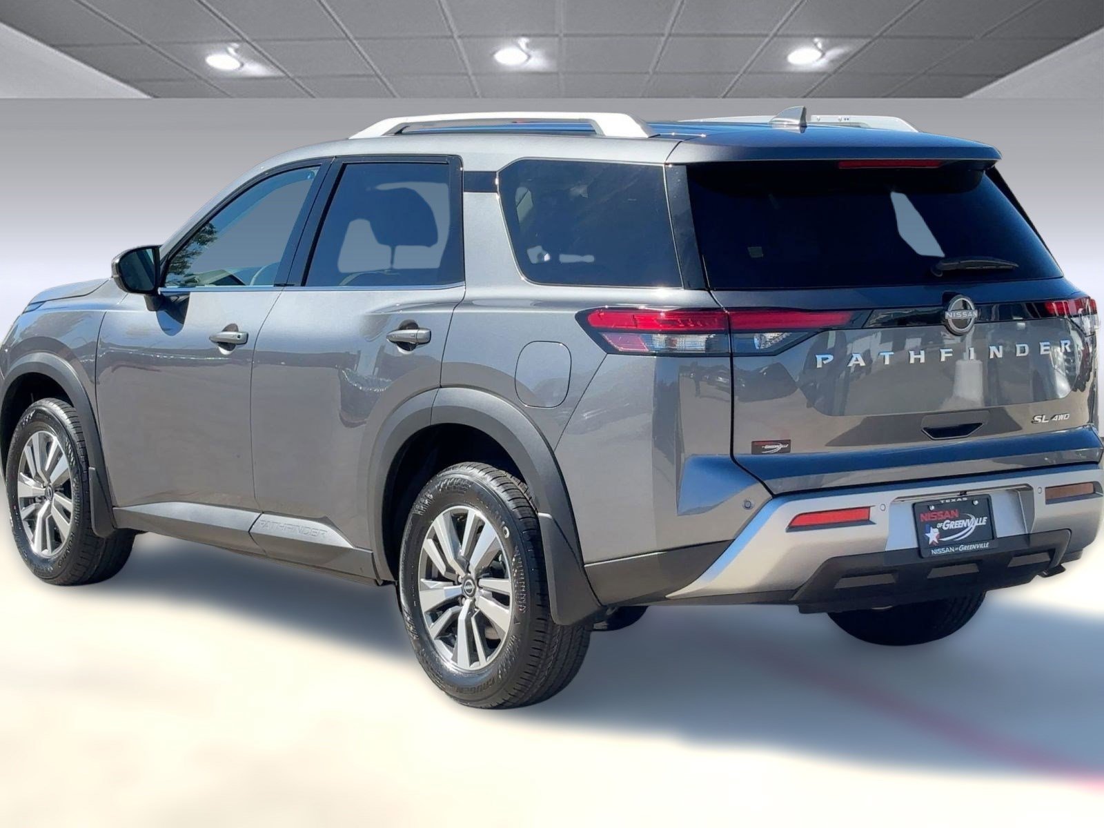 2025 Nissan Pathfinder SL photo 3