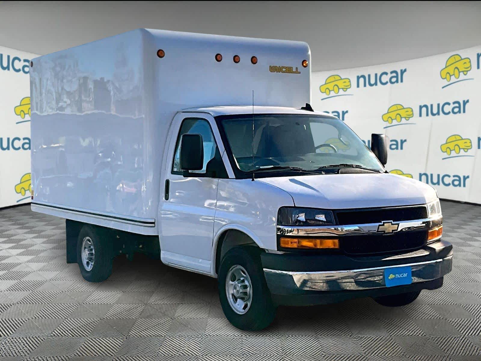 2025 Chevrolet Express Cutaway Base's photo