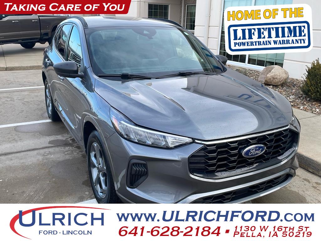 2023 Ford Escape ST-Line's photo