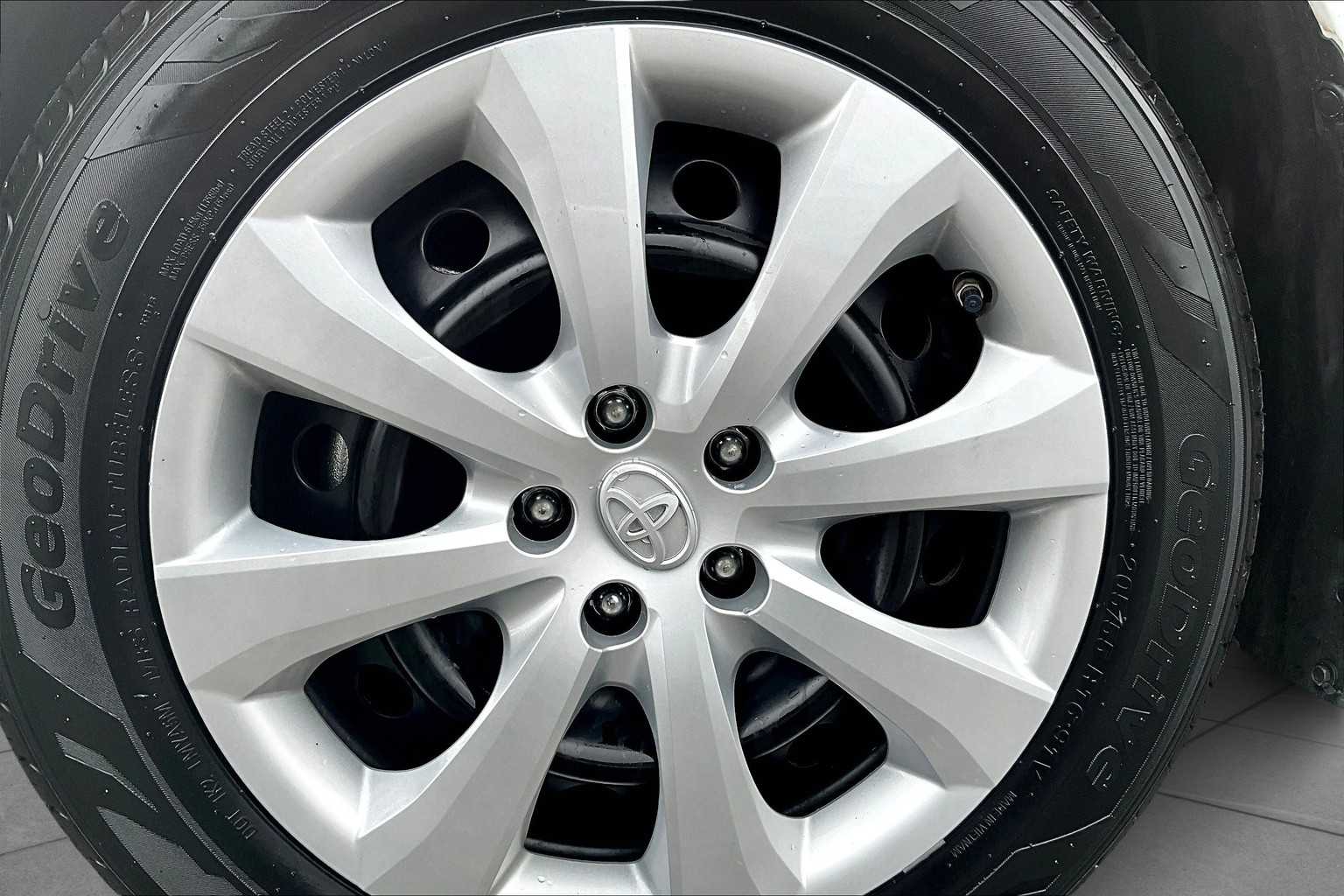 2022 Toyota Corolla LE photo 10