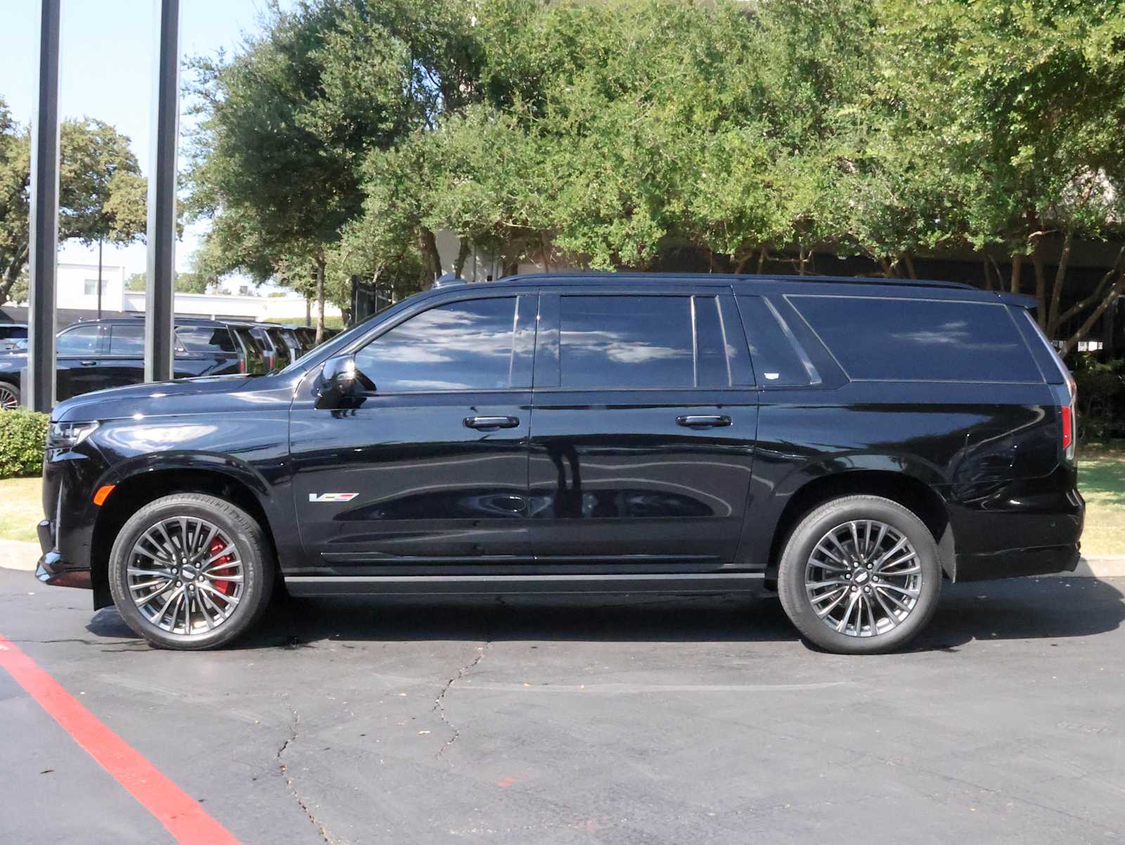 2023 Cadillac Escalade ESV photo 2