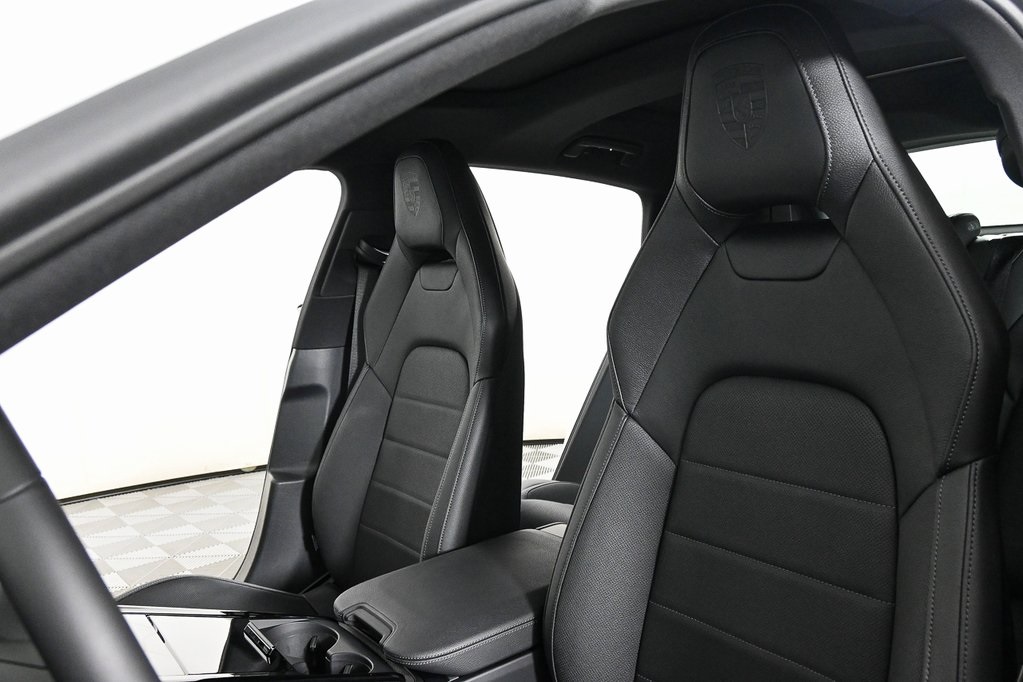 2025 Porsche Panamera 4 photo 5