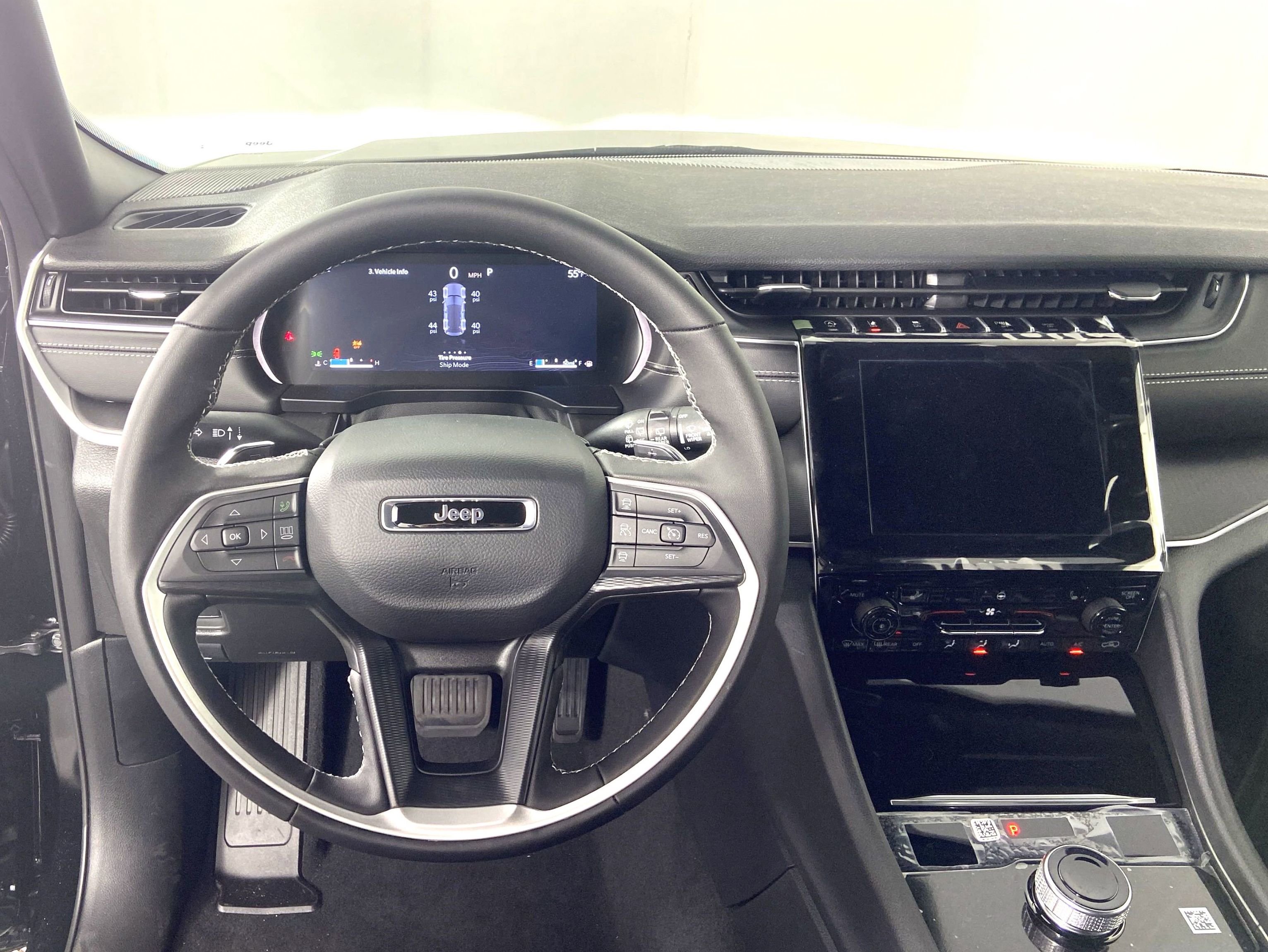2025 Jeep Grand Cherokee Altitude X photo 4