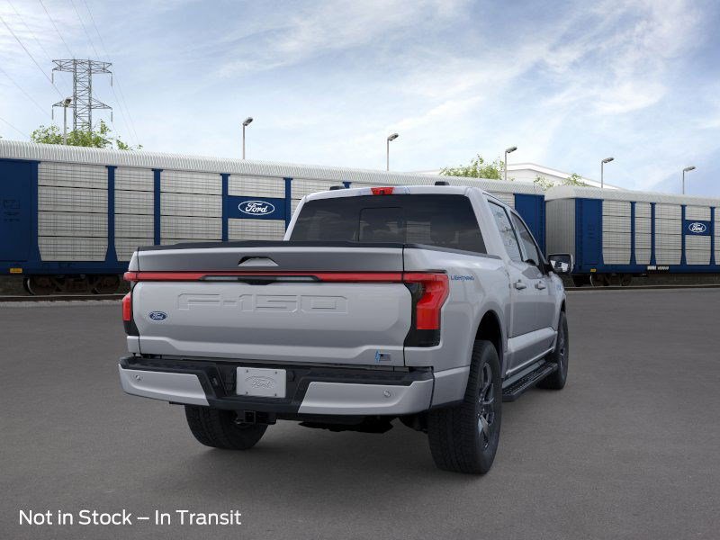 2025 Ford F-150 Lightning Lariat photo 8