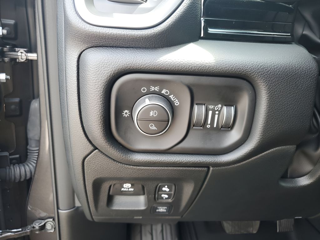 2026 Ram 1500 Laramie photo 32