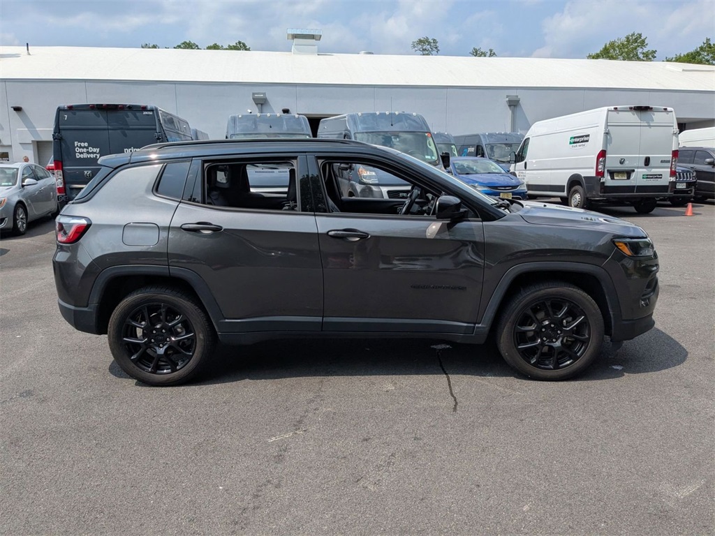 2022 Jeep Compass Altitude photo 2