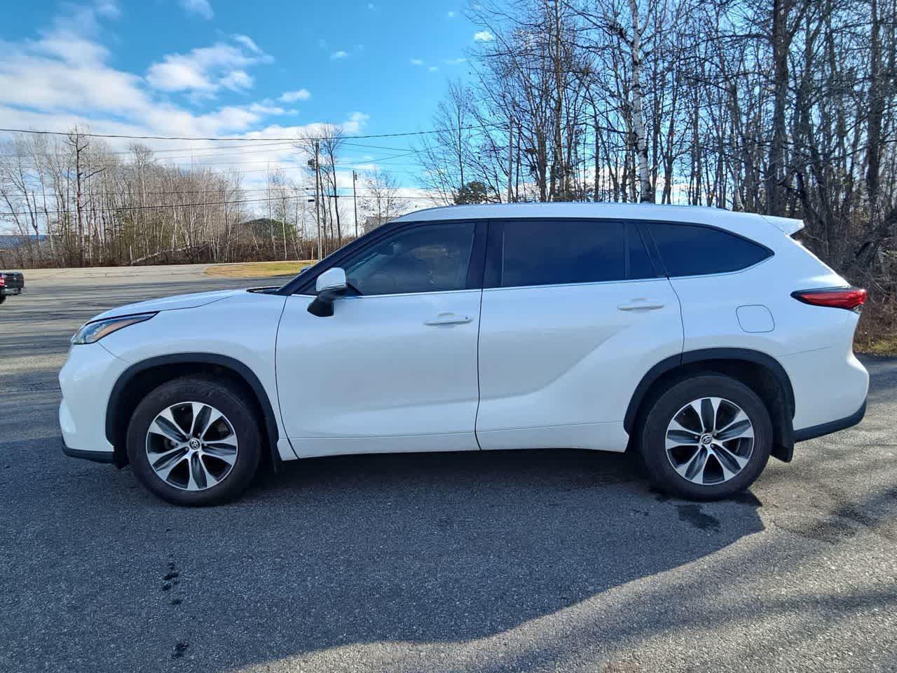 2020 Toyota Highlander XLE photo 2