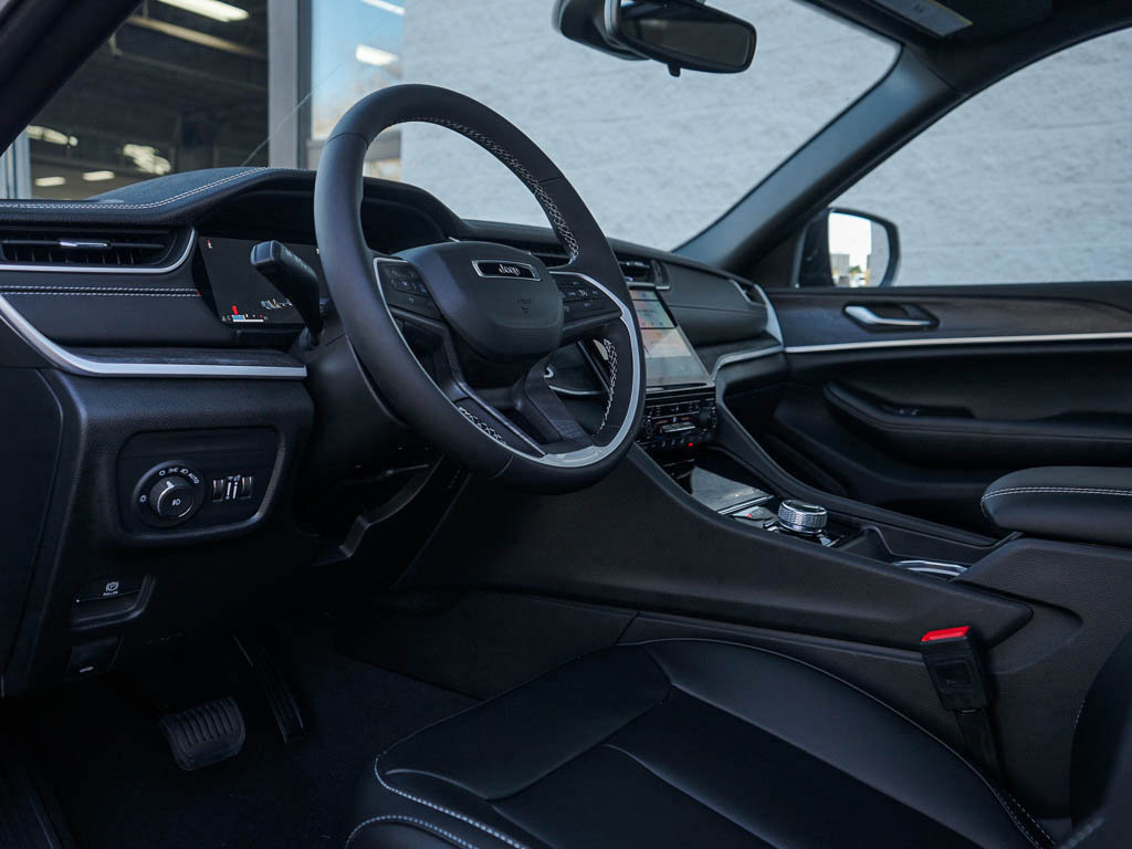 2025 Jeep Grand Cherokee Limited photo 15