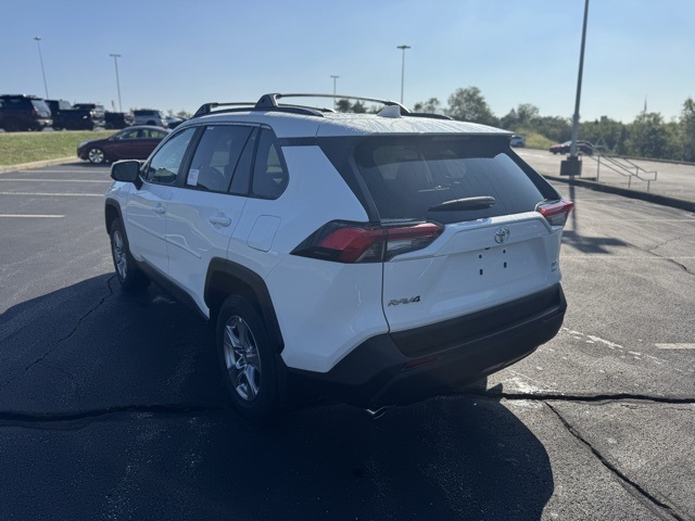 2025 Toyota RAV4 XLE photo 4