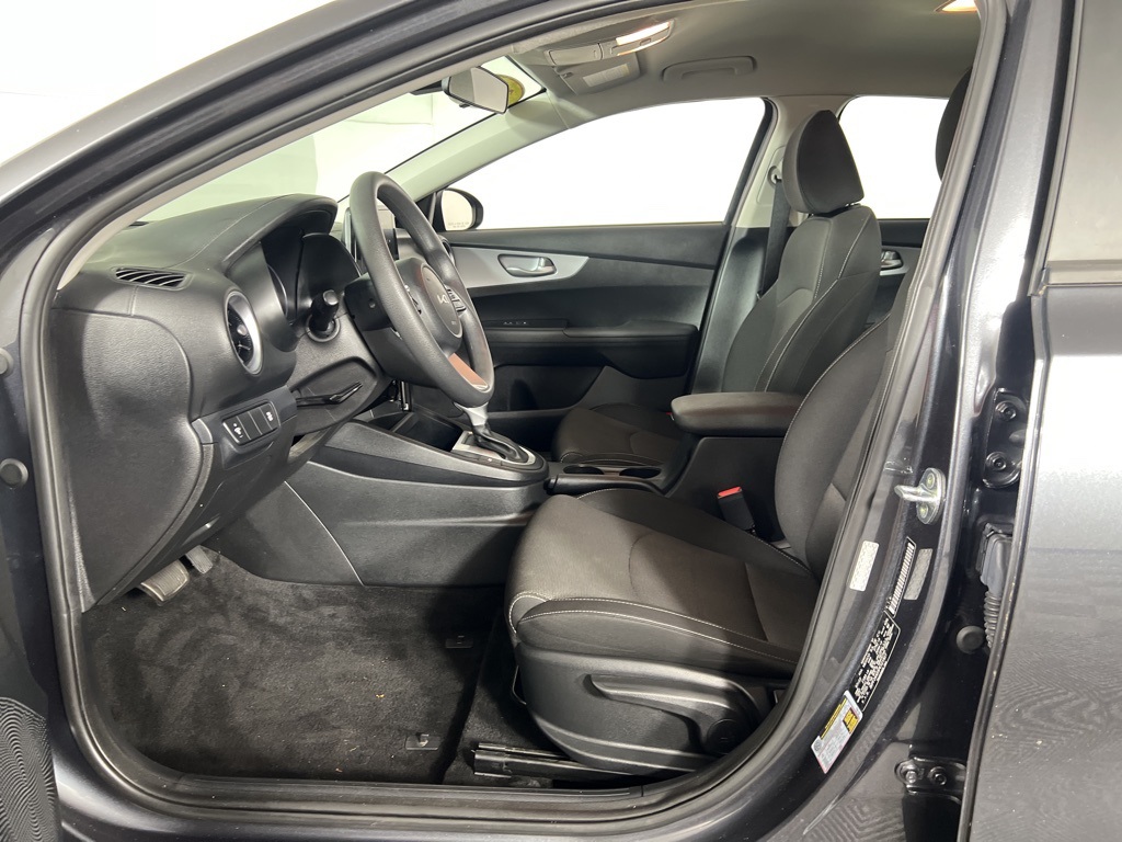 2023 Kia Forte LXS photo 5