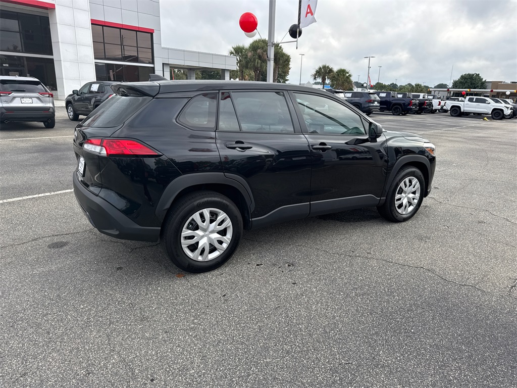 2024 Toyota Corolla Cross L photo 2