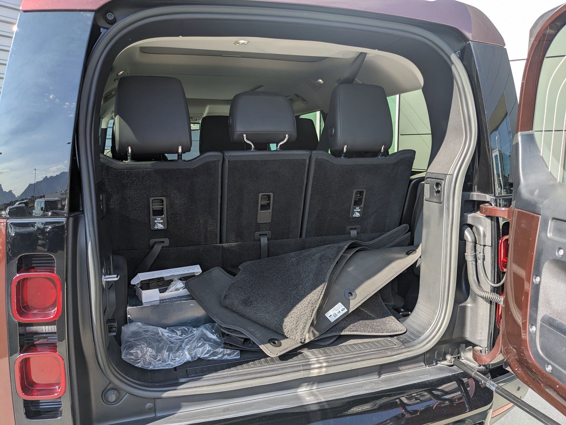 2023 Land Rover Defender 130 First Edition photo 27