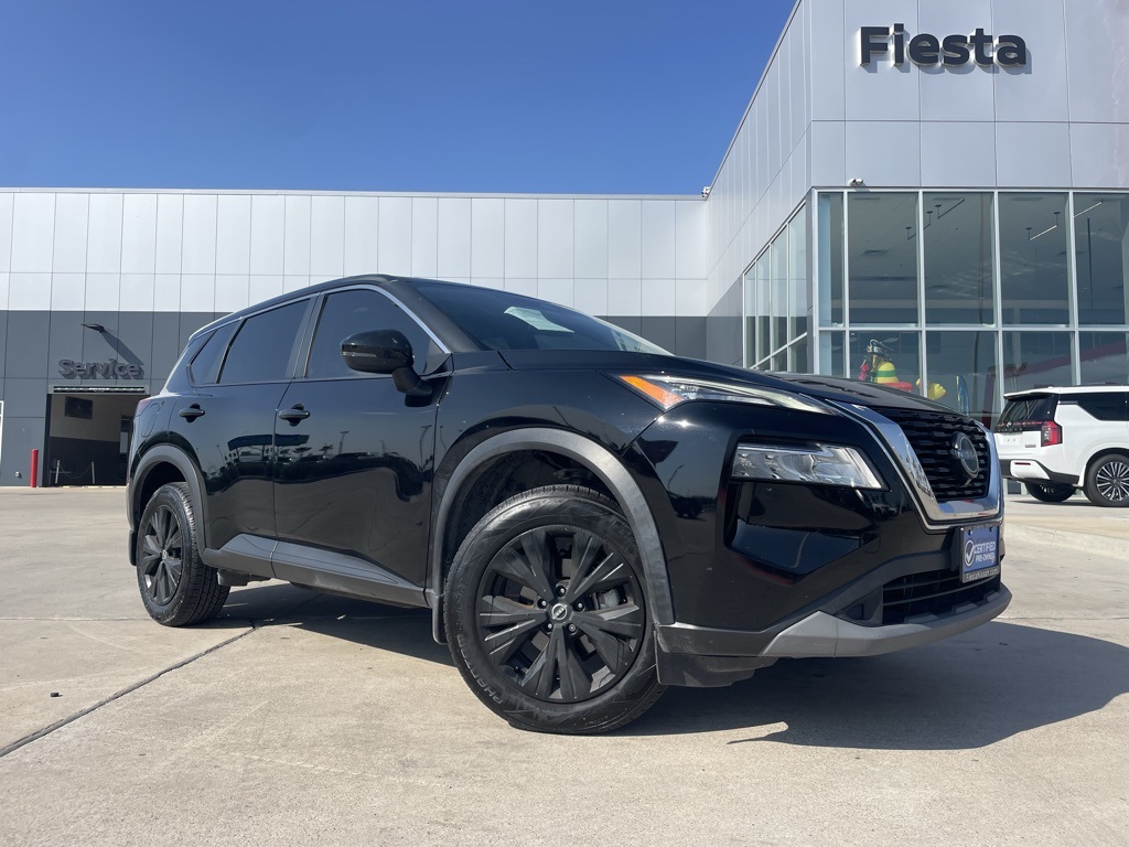 2022 Nissan Rogue SV's photo
