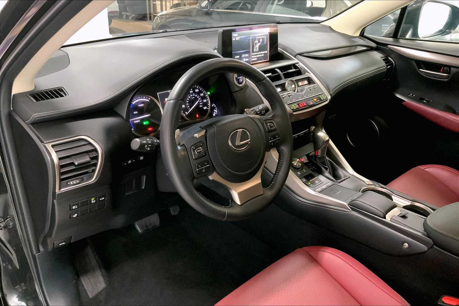 2021 Lexus NX 300h photo 2