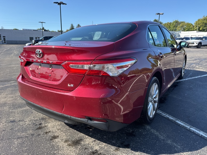 2018 Toyota Camry LE photo 3