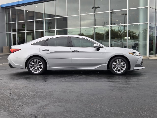 2019 Toyota Avalon Hybrid XLE XSE Limited photo 2