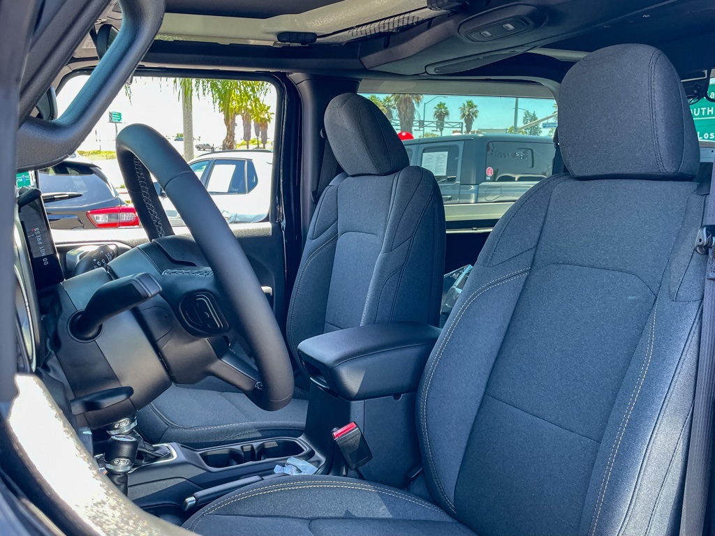 2025 Jeep Wrangler Sport S photo 13