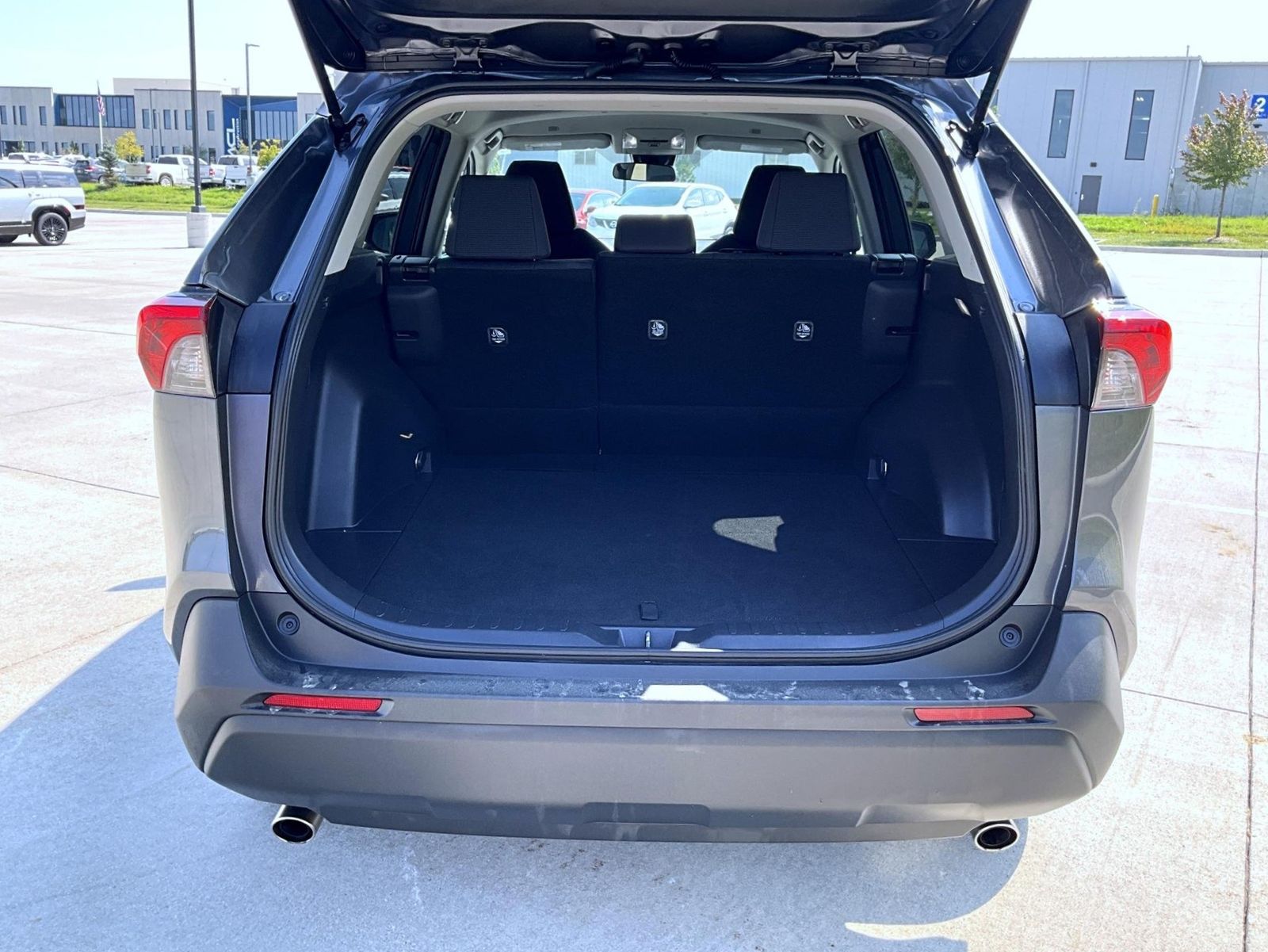 2024 Toyota RAV4 LE photo 7