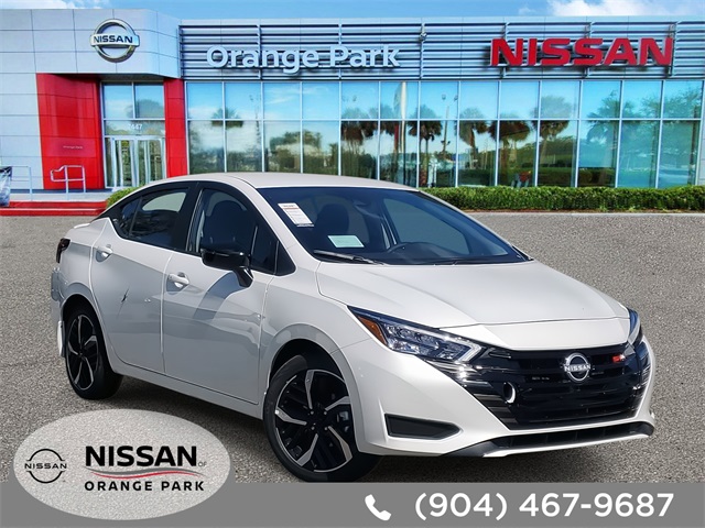 2025 Nissan Versa SR's photo