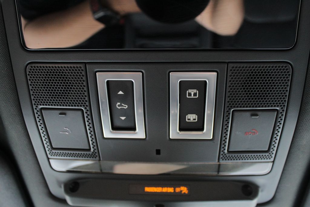2024 Land Rover Defender 90 X-Dynamic SE photo 30