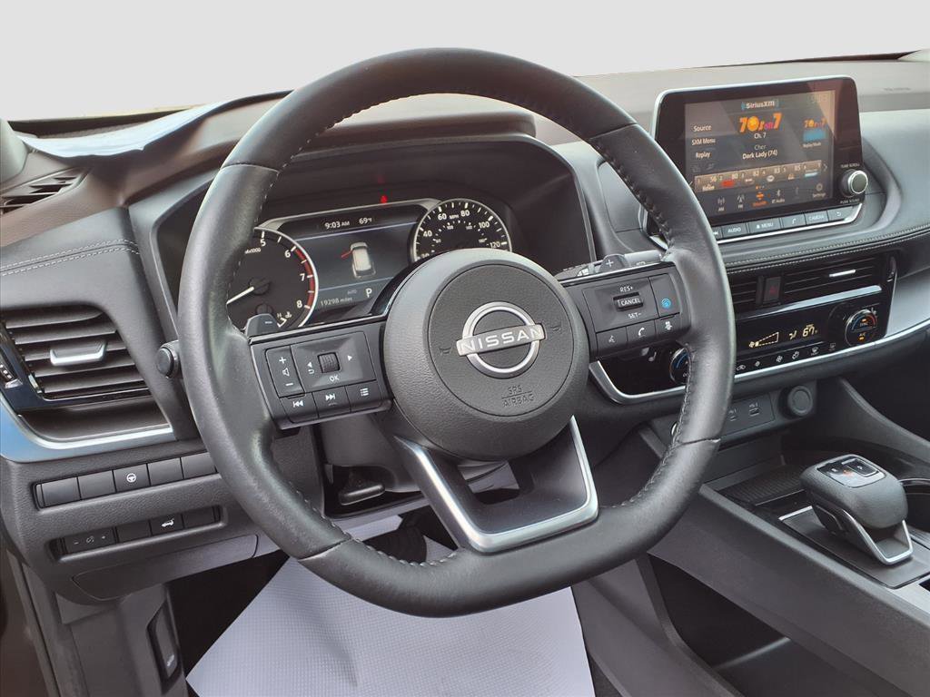 2022 Nissan Rogue SV photo 12