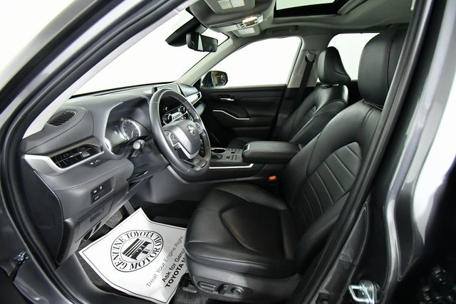 2024 Toyota Highlander LE photo 4