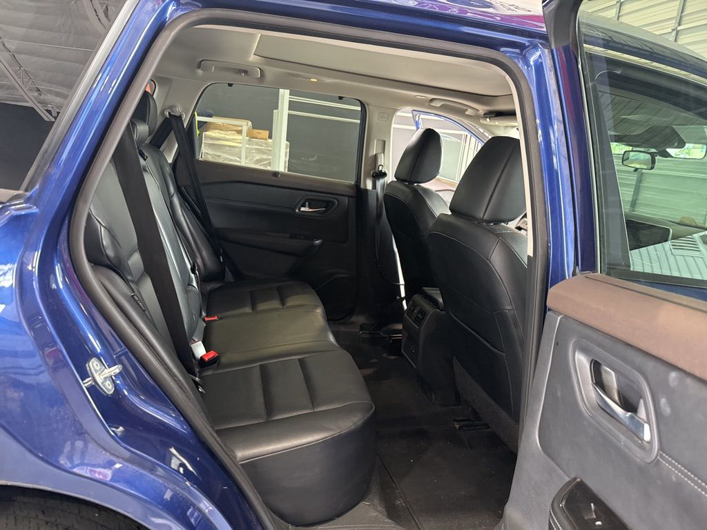 2023 Nissan Rogue SV photo 18