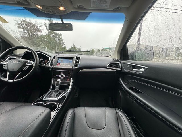 2018 Ford Edge Titanium photo 28