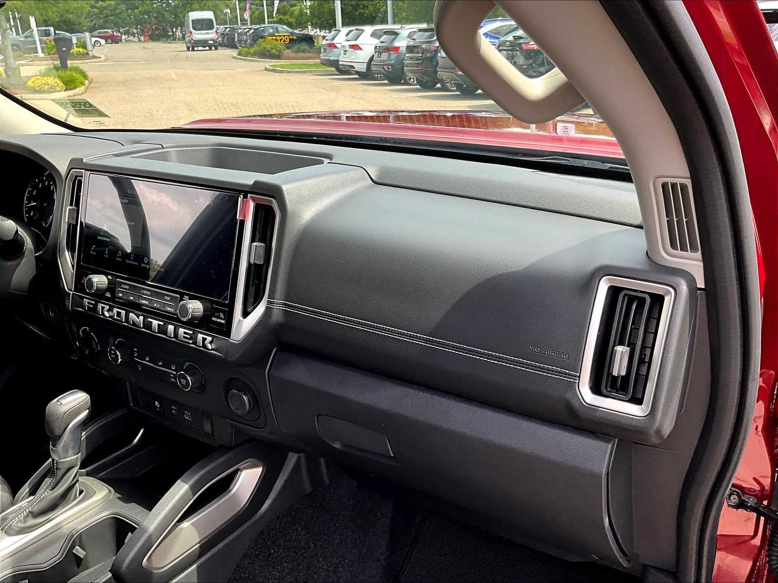 2025 Nissan Frontier SV photo 13