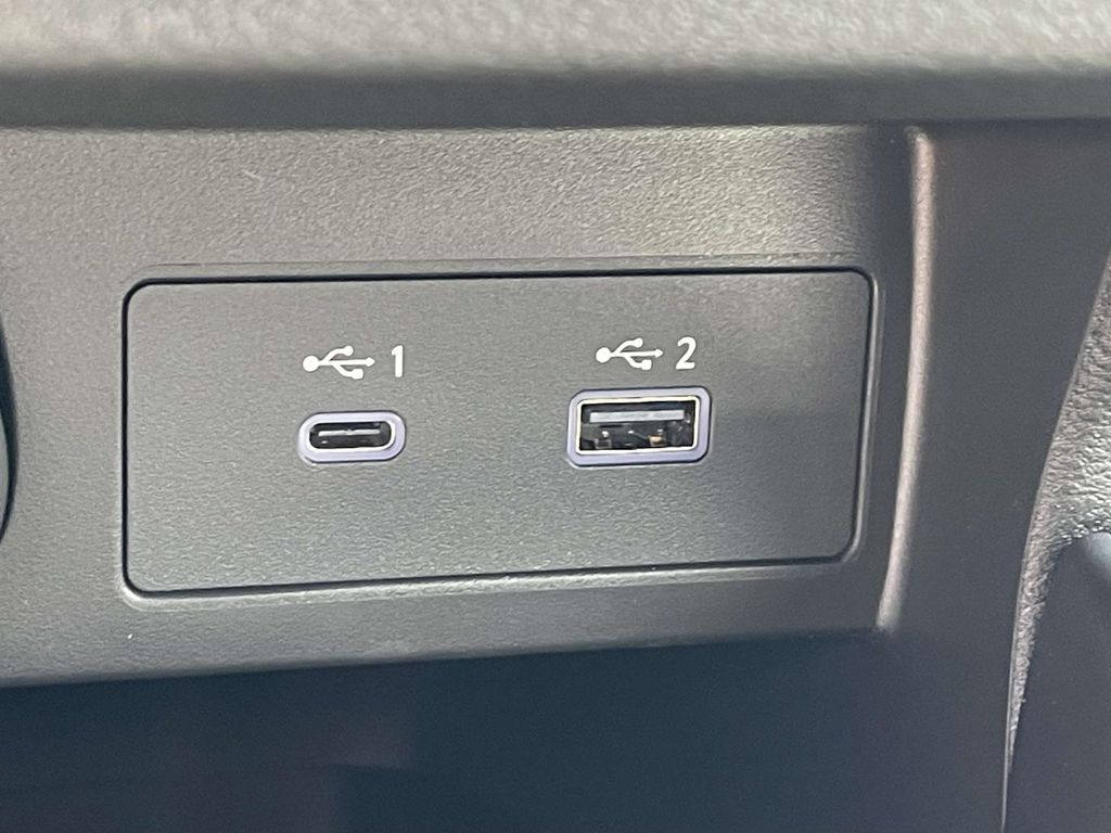 2025 Nissan Versa SR photo 26