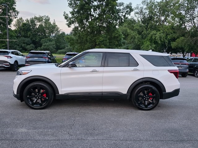 2022 Ford Explorer ST photo 2