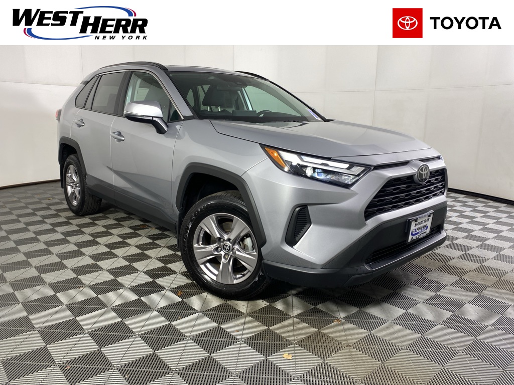 2022 Toyota RAV4 XLE's photo